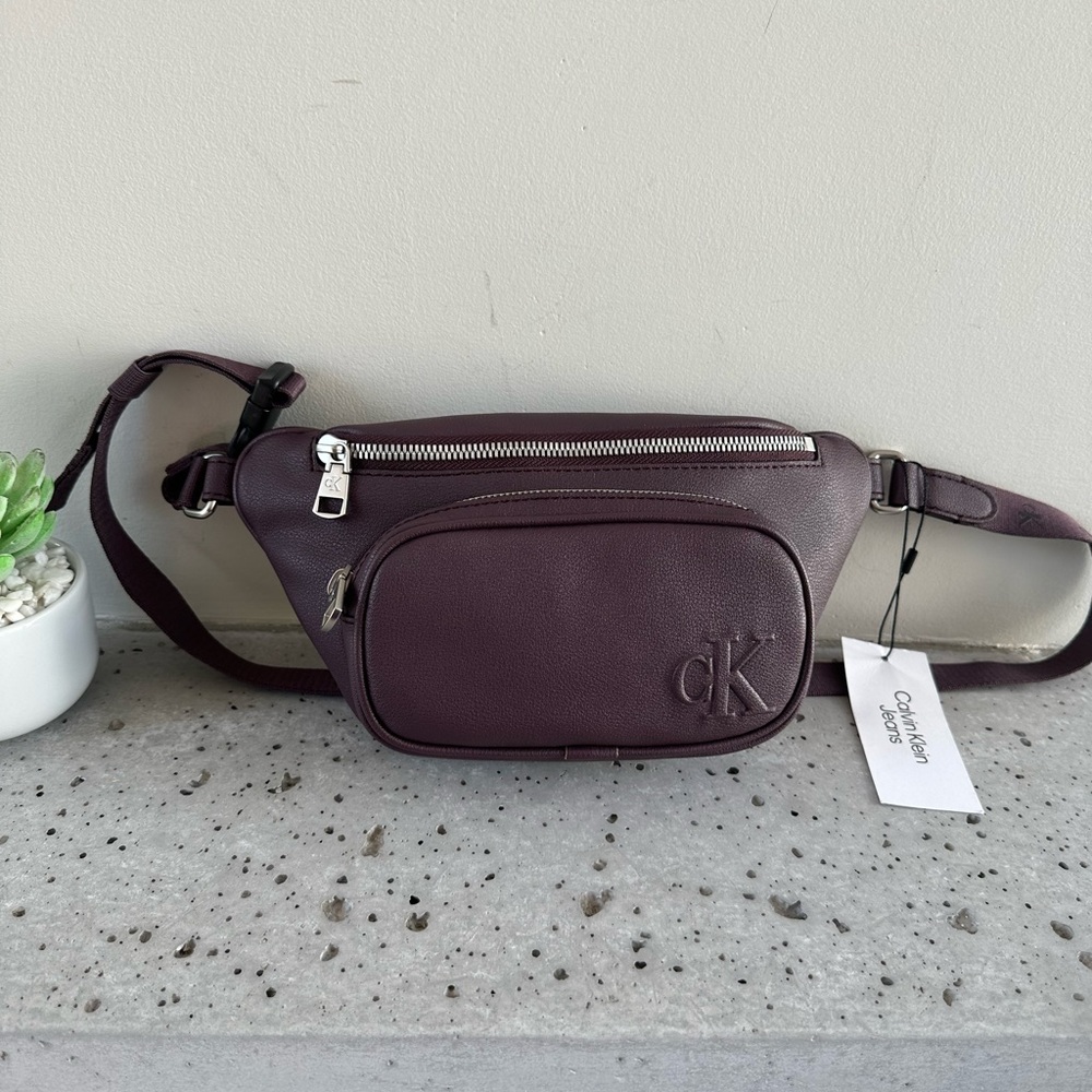 NWT Calvin Klein Ultralight Embossed Logo Belt Bag